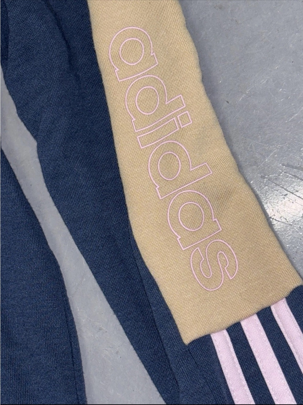 Adidas Essentials Colorblock Sweatshirt Navy Blue Pink Spell Out Logo Woman’s M - Picture 2 of 8